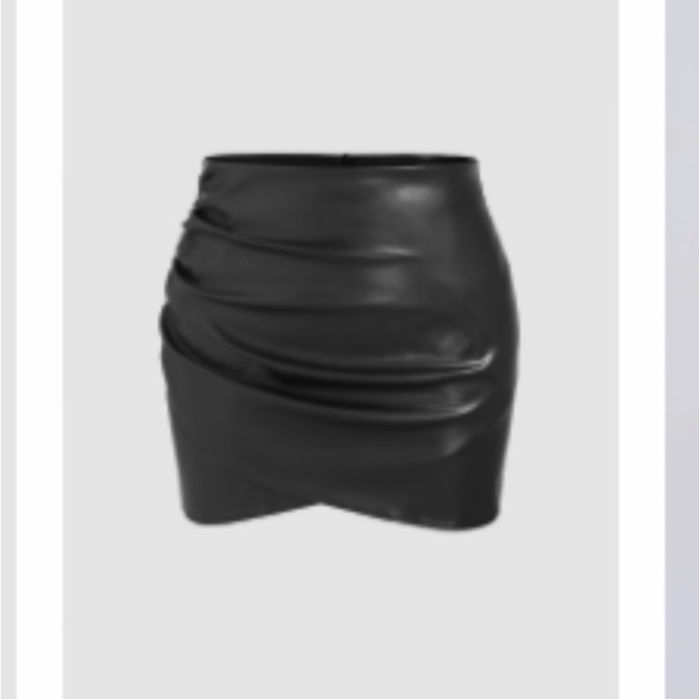 NWT- faux leather skirt